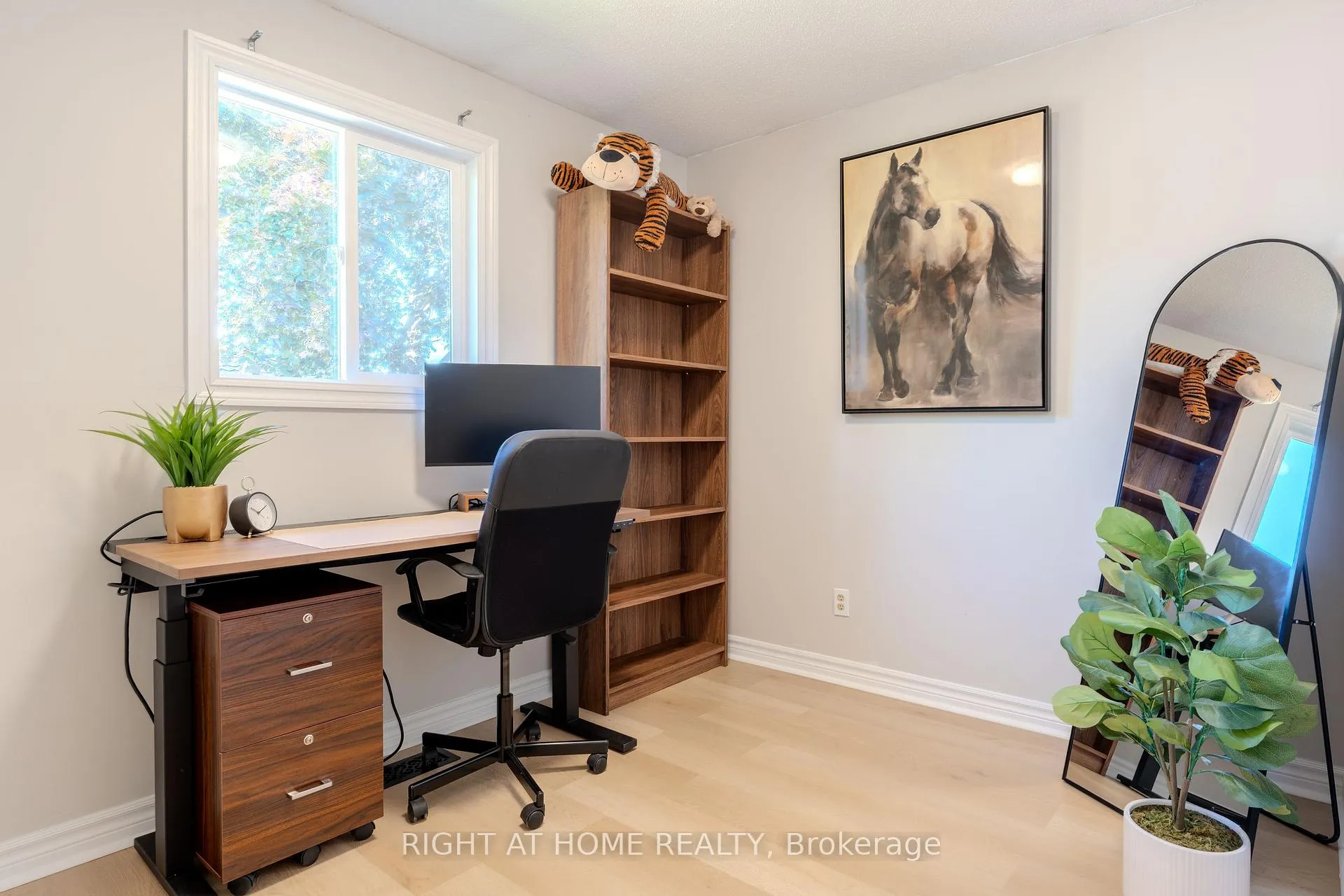 Photo 23 of 80 Chilton Drive, Hamilton, Stoney Creek Mountain — HOMEH