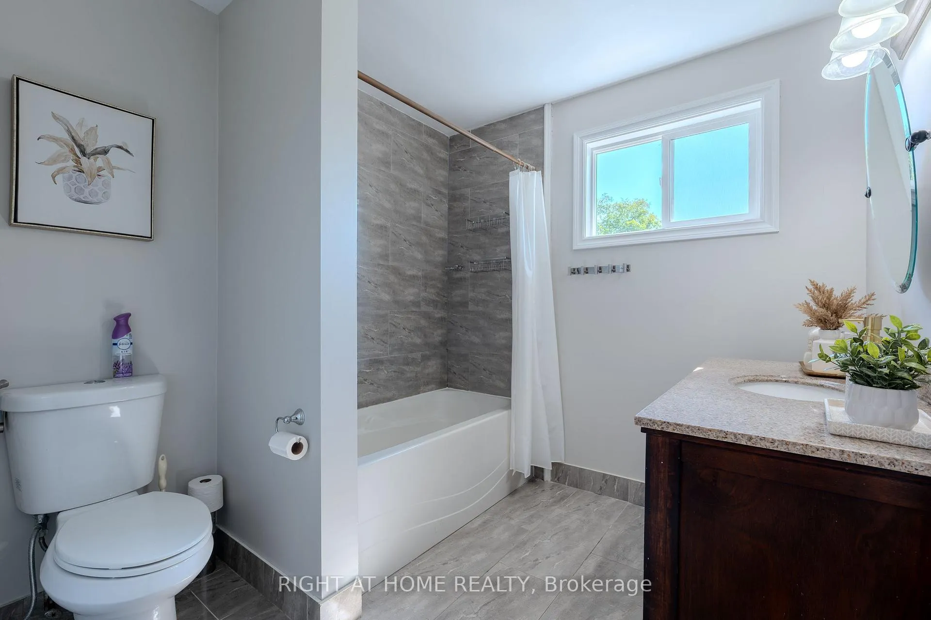 Photo 25 of 80 Chilton Drive, Hamilton, Stoney Creek Mountain — HOMEH