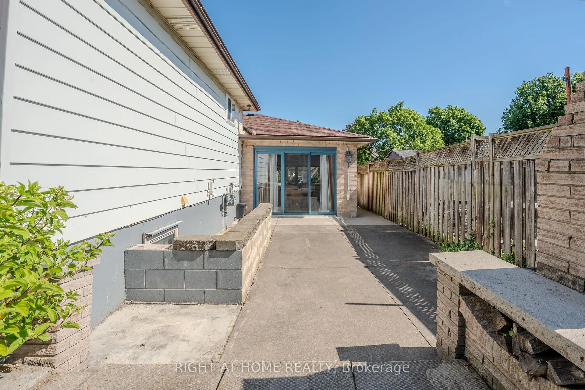 Photo 36 of 80 Chilton Drive, Hamilton, Stoney Creek Mountain — HOMEH