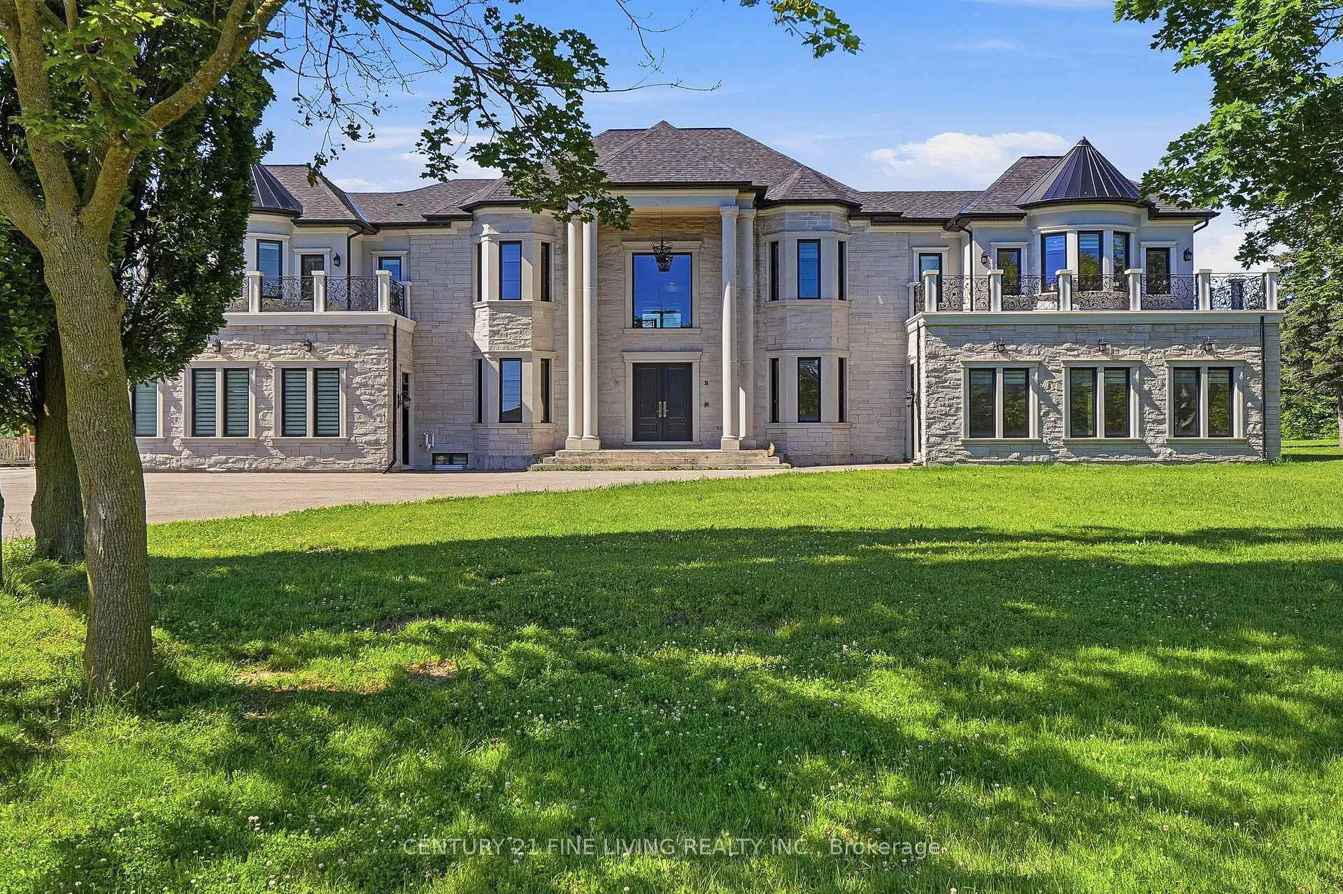 Photo 1 of 4 Grafton Crescent, Brampton, Toronto Gore Rural Estate — HOMEH