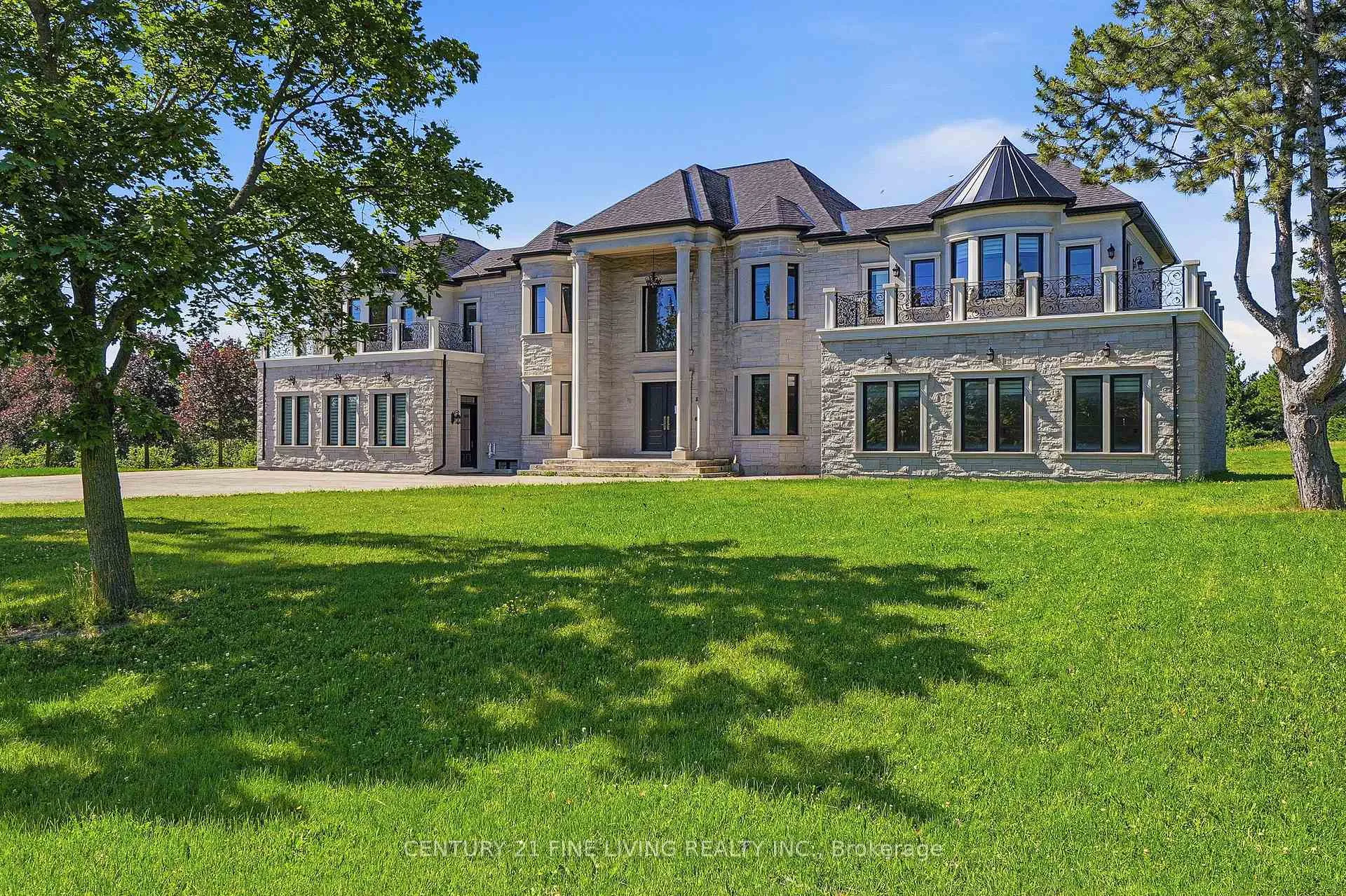 Photo 2 of 4 Grafton Crescent, Brampton, Toronto Gore Rural Estate — HOMEH