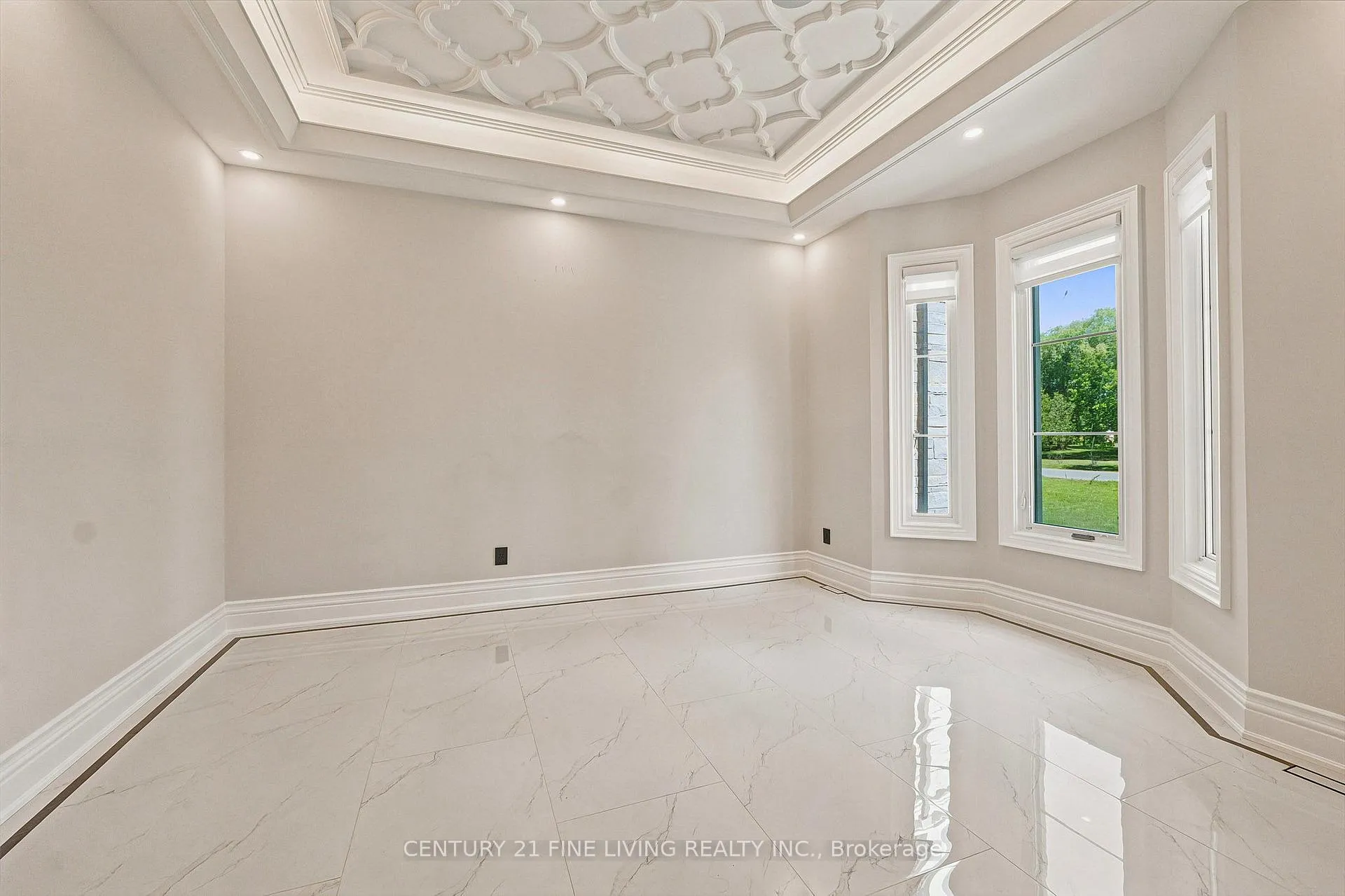 Photo 6 of 4 Grafton Crescent, Brampton, Toronto Gore Rural Estate — HOMEH