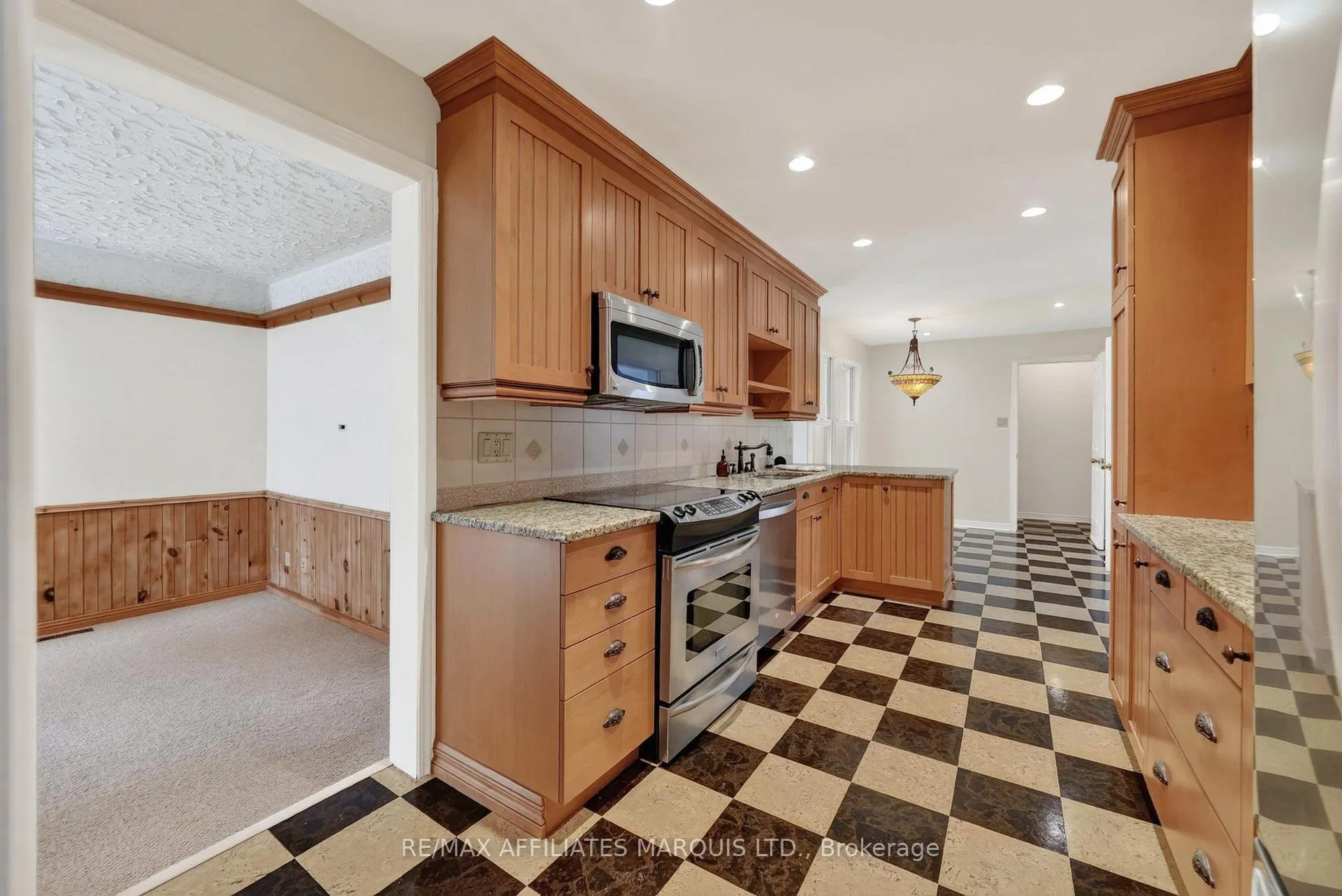 Photo 5 of 1626 Grant Avenue, Cornwall, Cornwall — HOMEH