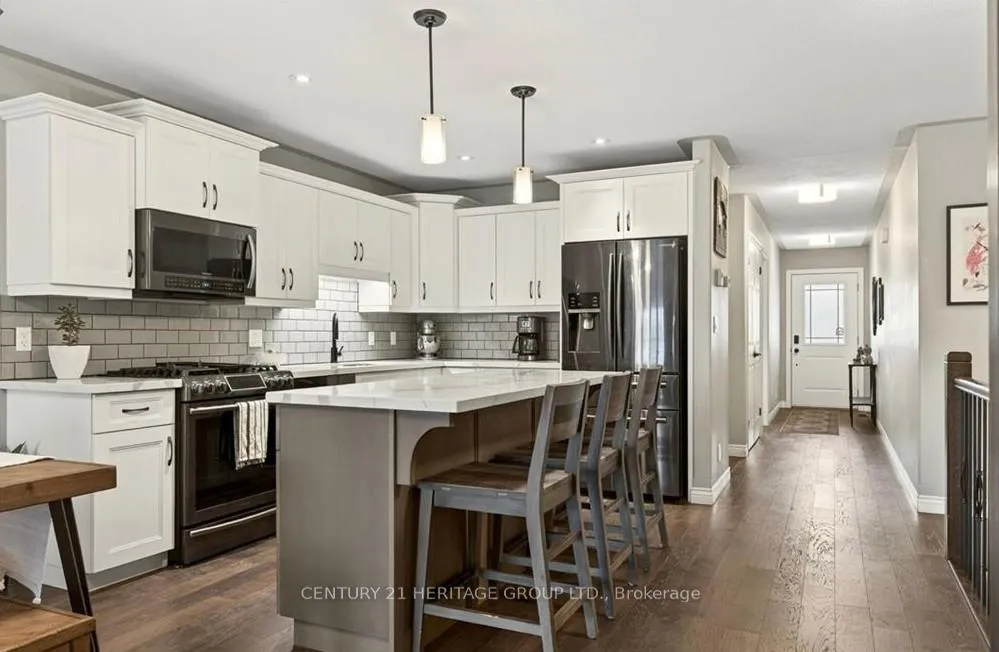 Photo 4 of 67 MacNeil Court, Haldimand — HOMEH
