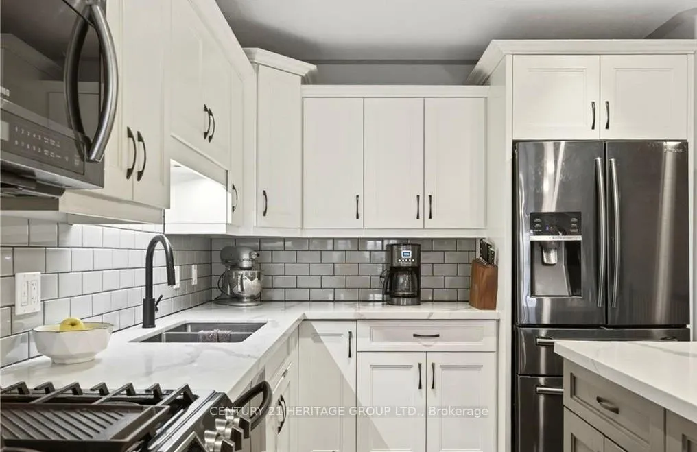Photo 5 of 67 MacNeil Court, Haldimand — HOMEH
