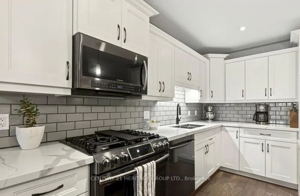 Photo 6 of 67 MacNeil Court, Haldimand — HOMEH