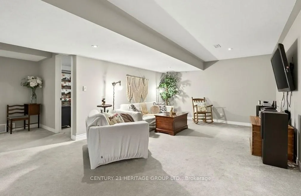 Photo 30 of 67 MacNeil Court, Haldimand — HOMEH