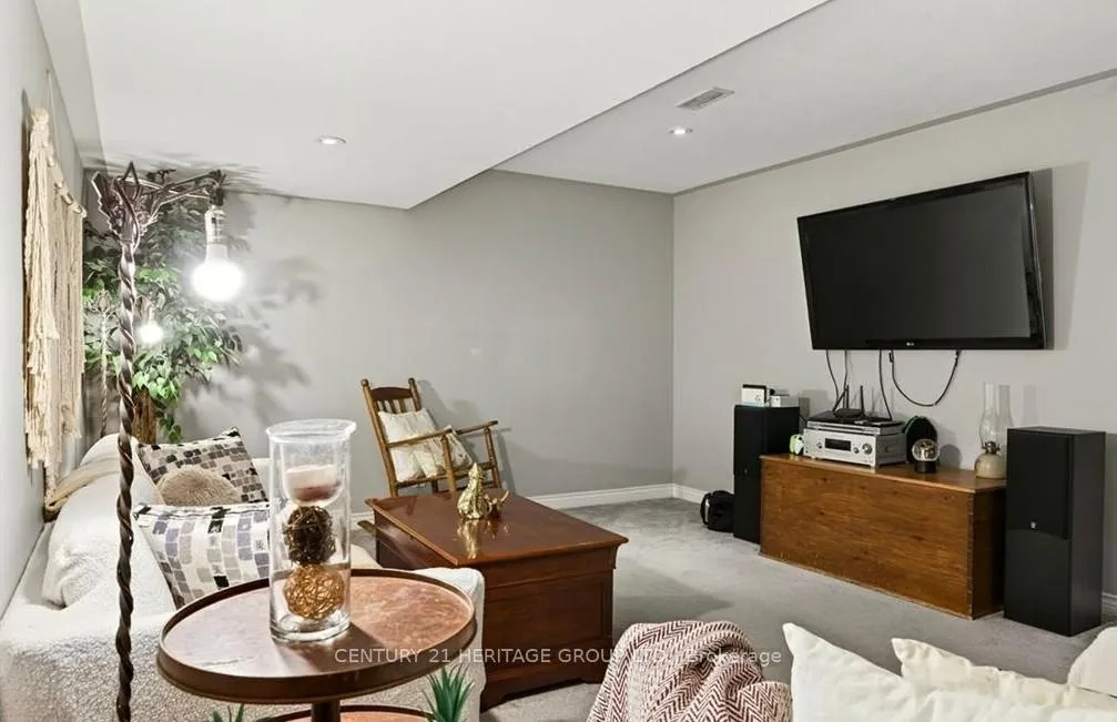 Photo 31 of 67 MacNeil Court, Haldimand — HOMEH