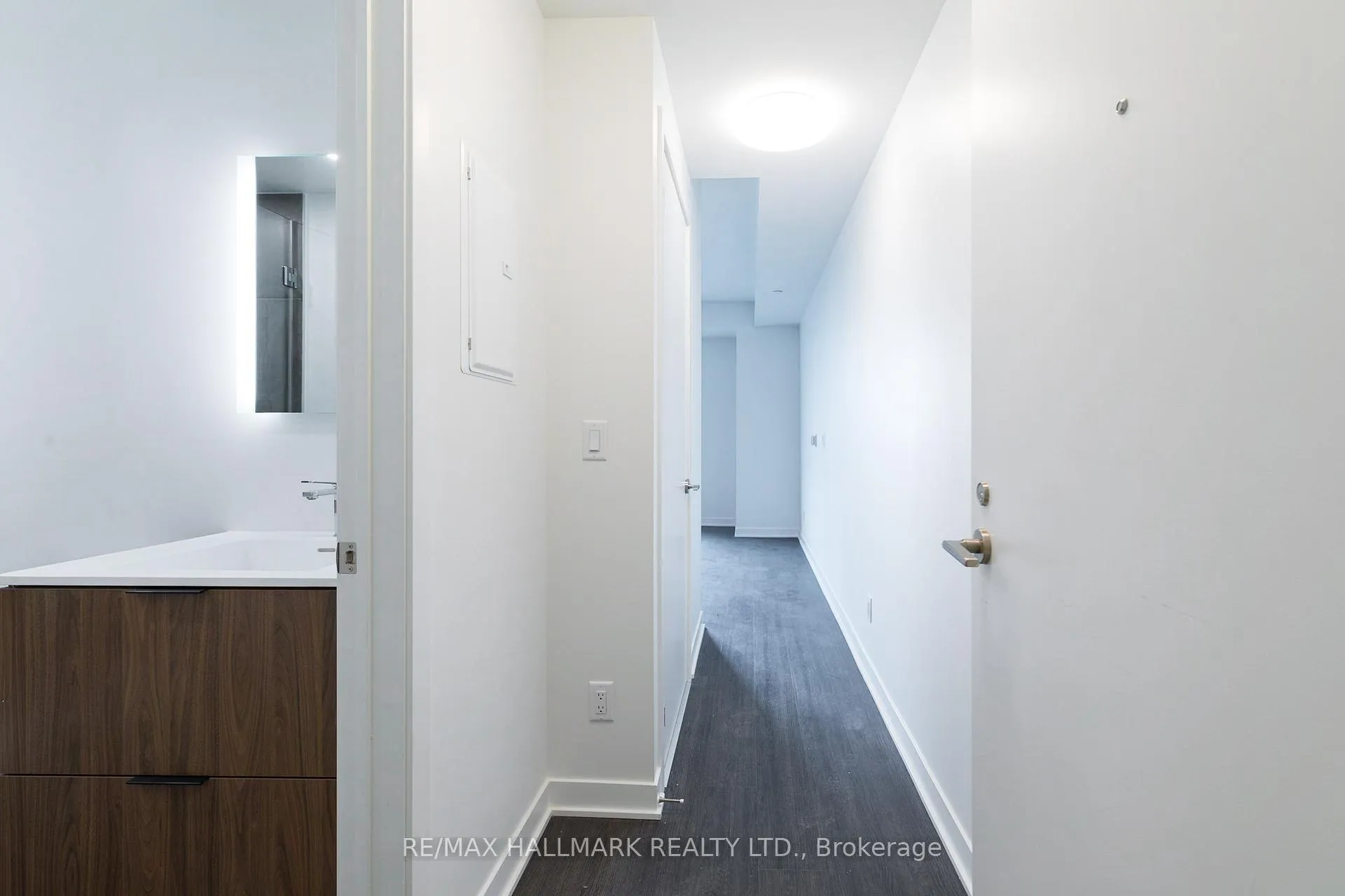 Photo 8 of Unit 607, 185 Alberta Avenue, Toronto, Wychwood — HOMEH