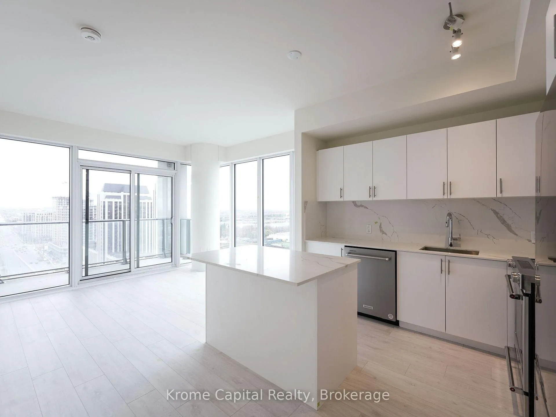 Photo 6 of Unit 1811, 9000 Jane Street, Vaughan, Concord — HOMEH