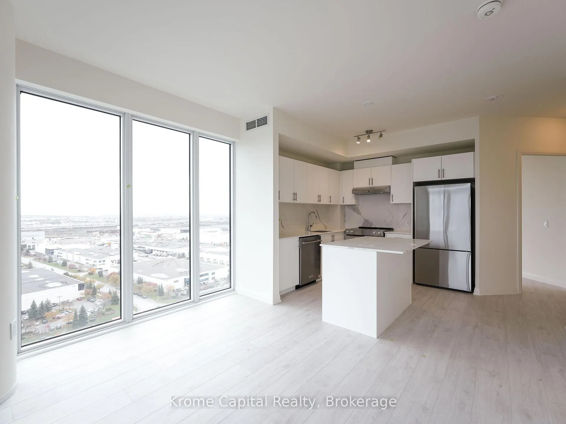 Photo 8 of Unit 1811, 9000 Jane Street, Vaughan, Concord — HOMEH