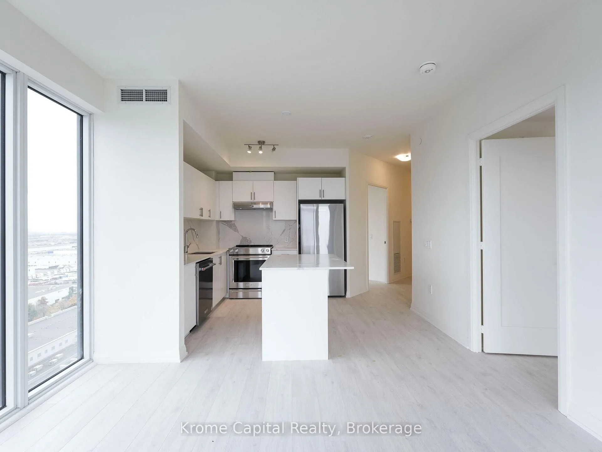 Photo 9 of Unit 1811, 9000 Jane Street, Vaughan, Concord — HOMEH