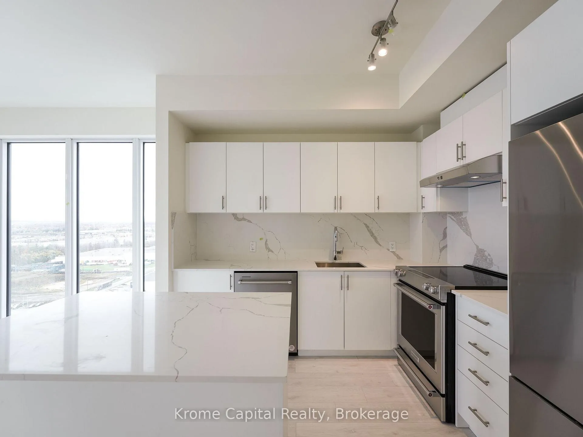 Photo 10 of Unit 1811, 9000 Jane Street, Vaughan, Concord — HOMEH