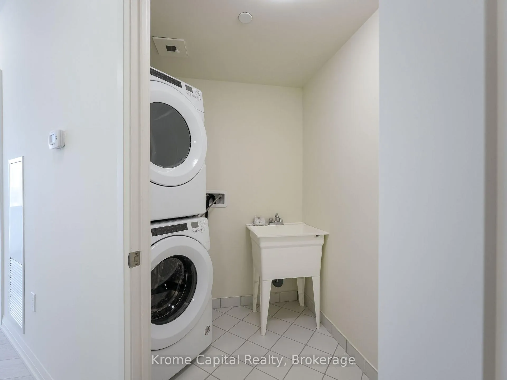Photo 12 of Unit 1811, 9000 Jane Street, Vaughan, Concord — HOMEH