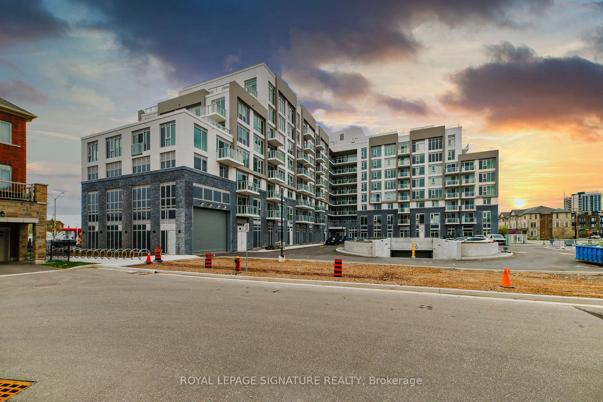 Front of Unit 716, 412 Silver Maple Road