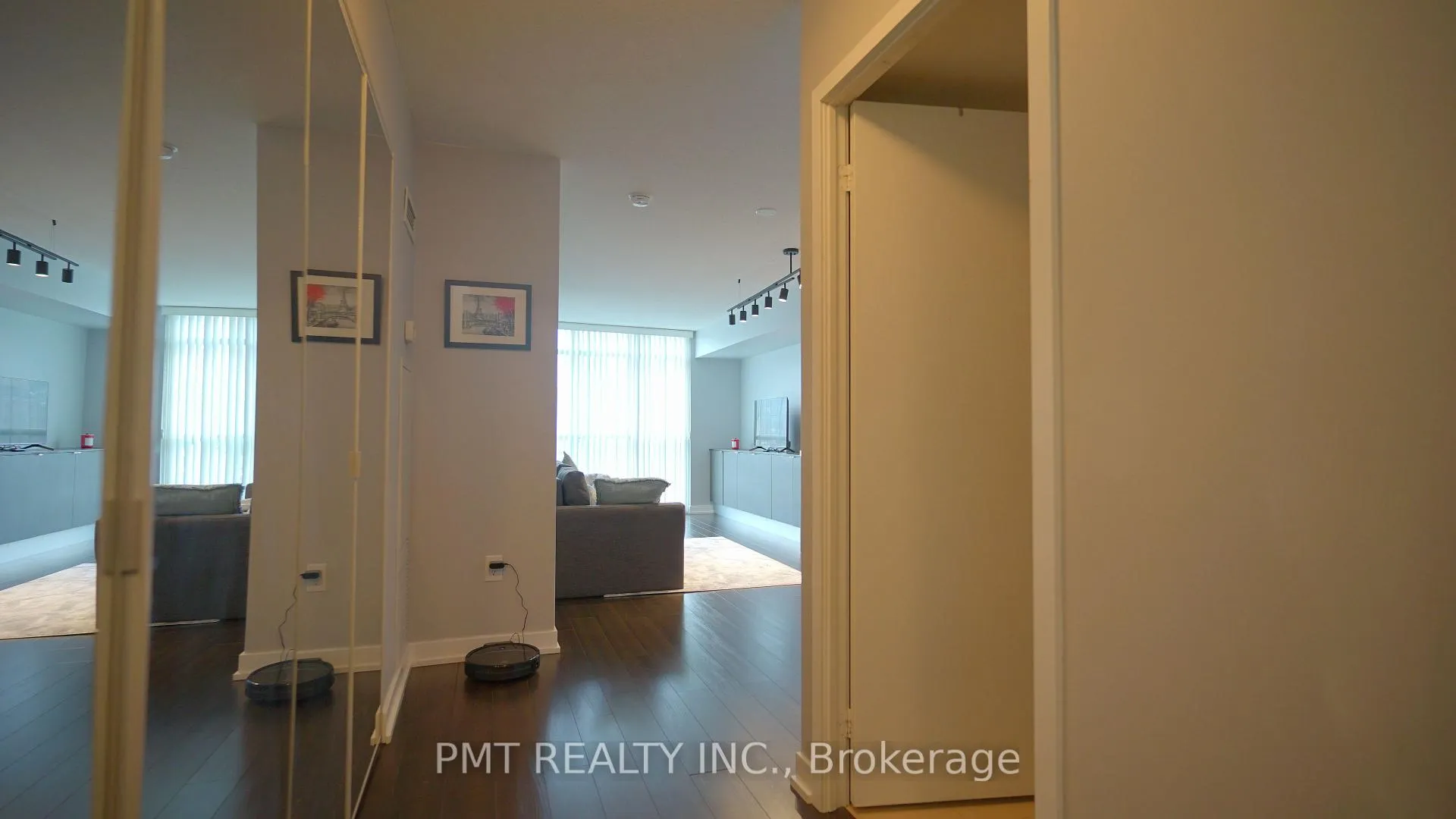 Photo 8 of Unit 323, 21 Iceboat Terrace, Toronto, Waterfront Communities — HOMEH