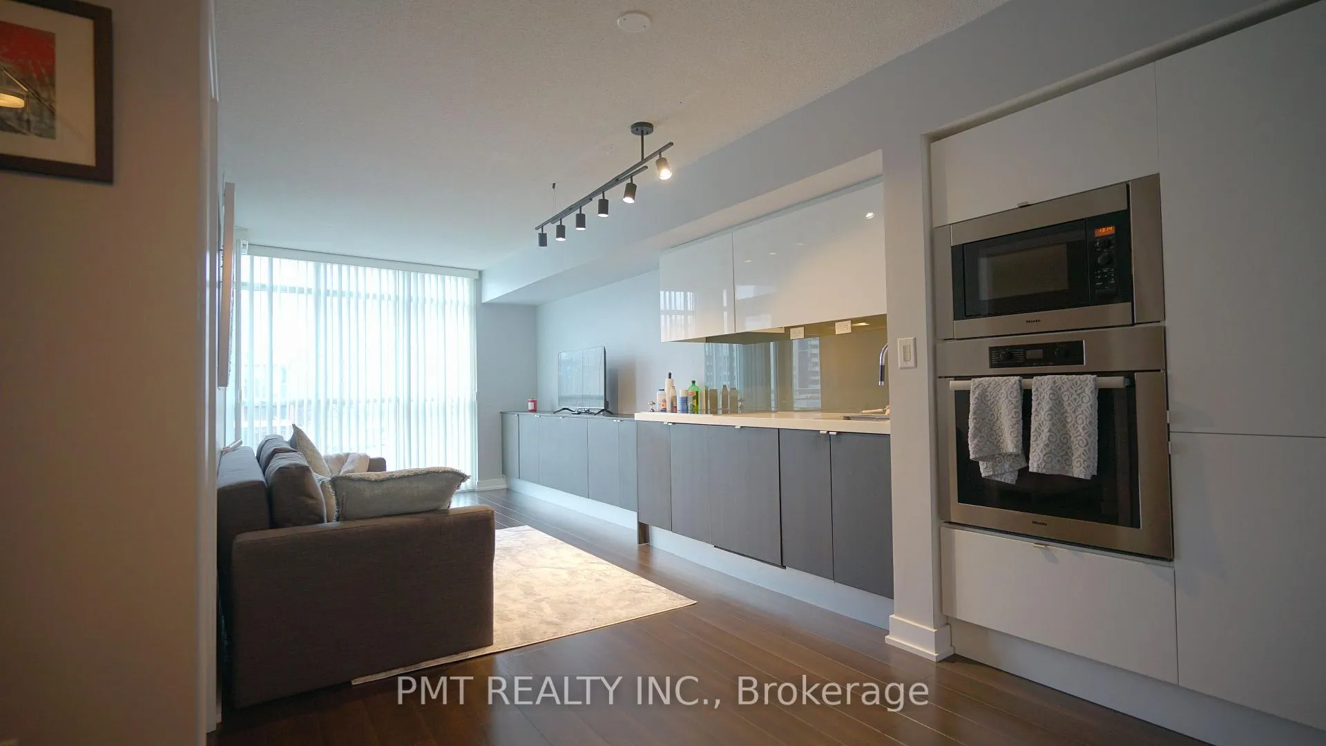 Photo 9 of Unit 323, 21 Iceboat Terrace, Toronto, Waterfront Communities — HOMEH