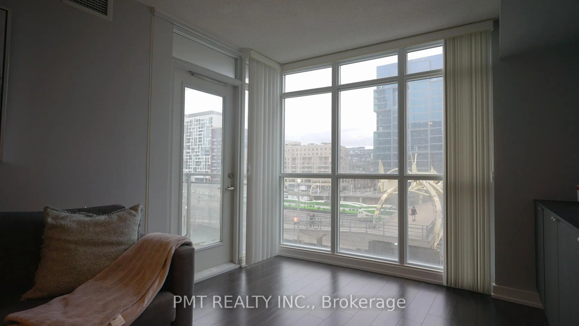 Photo 18 of Unit 323, 21 Iceboat Terrace, Toronto, Waterfront Communities — HOMEH