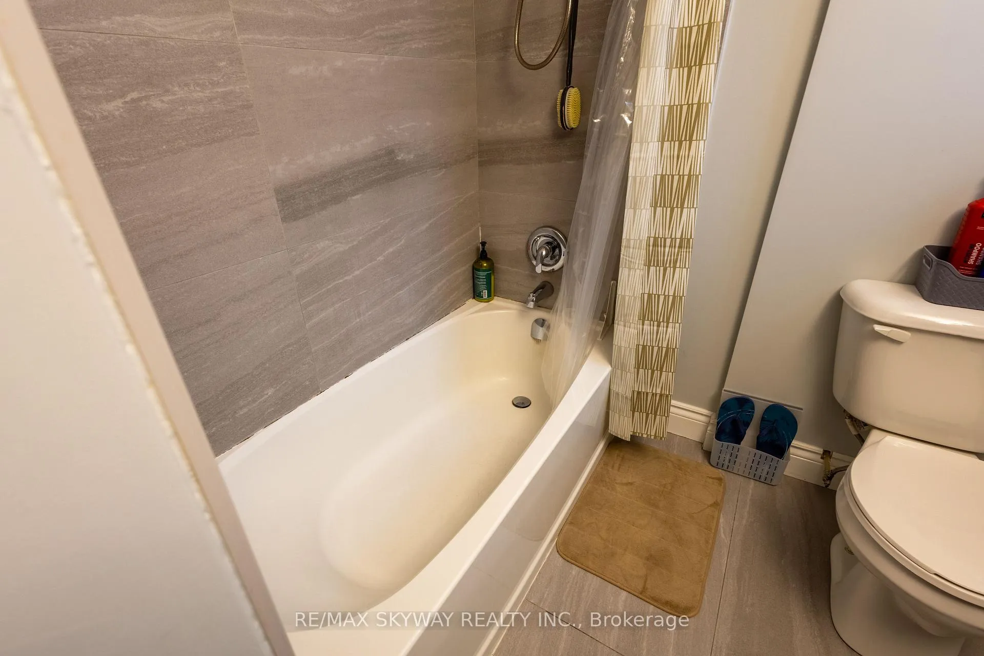 Photo 16 of 1160 Elm Avenue, Windsor — HOMEH