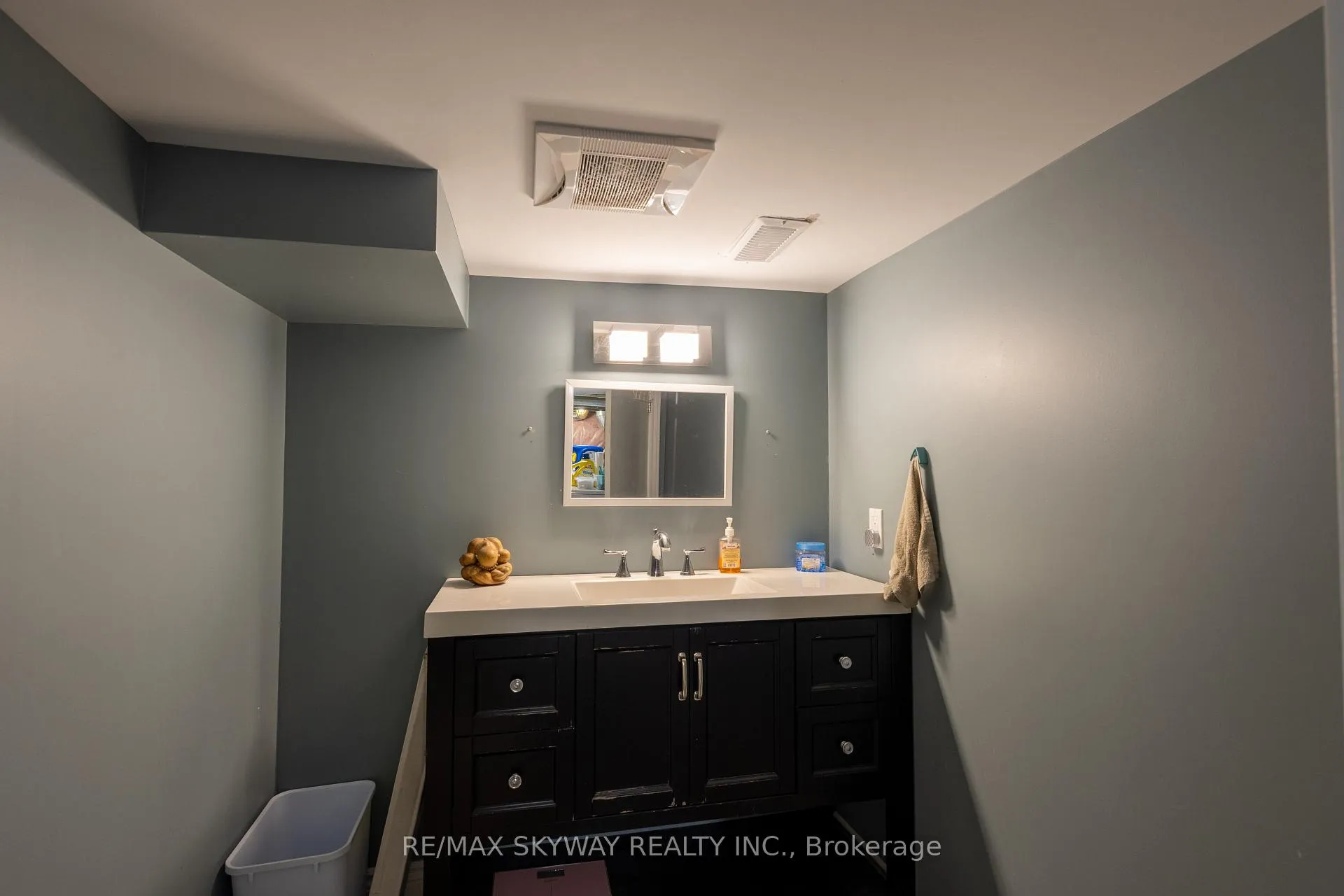 Photo 21 of 1160 Elm Avenue, Windsor — HOMEH