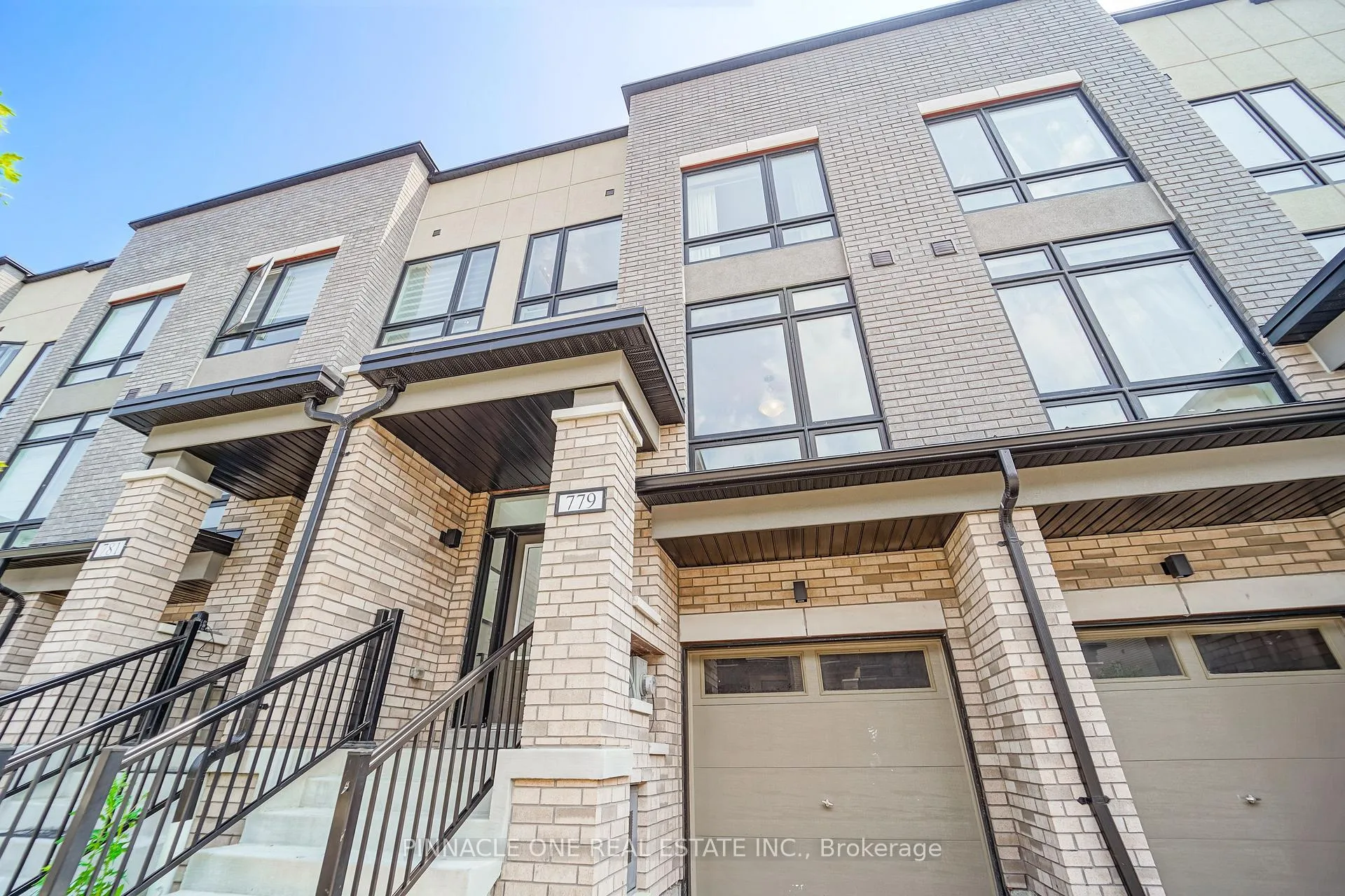 Photo 10 of 779 Heathrow Path, Oshawa, Samac — HOMEH