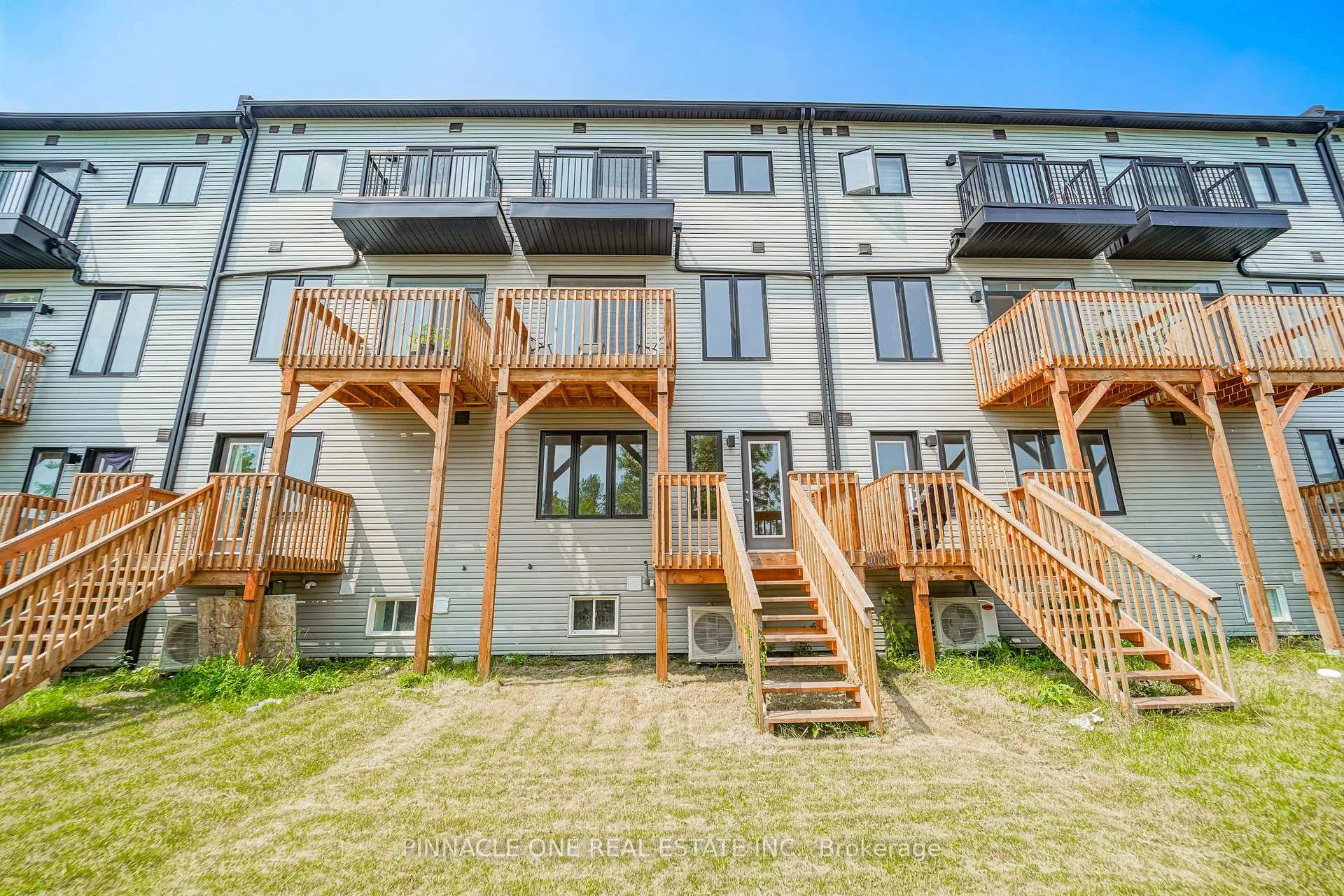 Photo 11 of 779 Heathrow Path, Oshawa, Samac — HOMEH