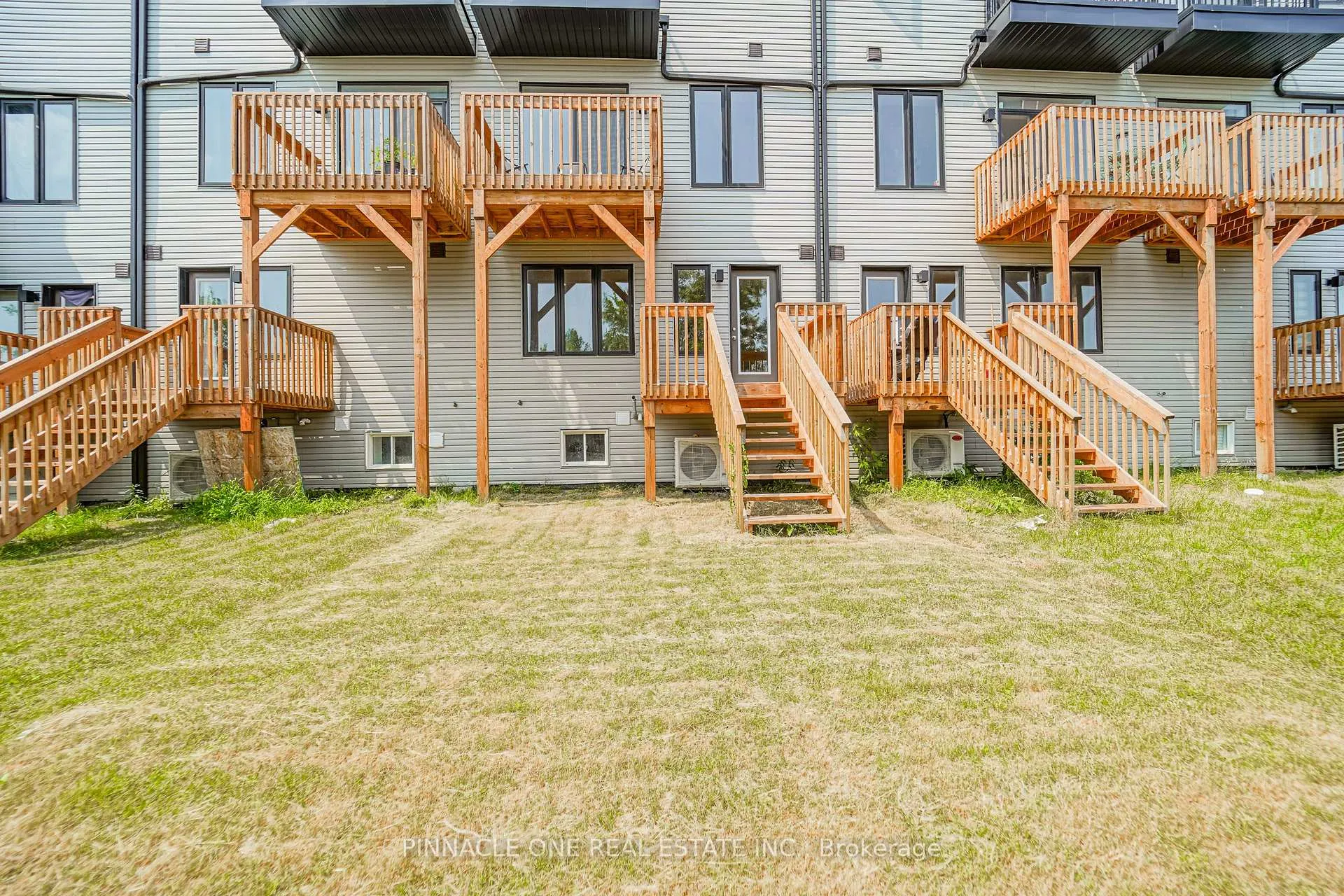Photo 12 of 779 Heathrow Path, Oshawa, Samac — HOMEH