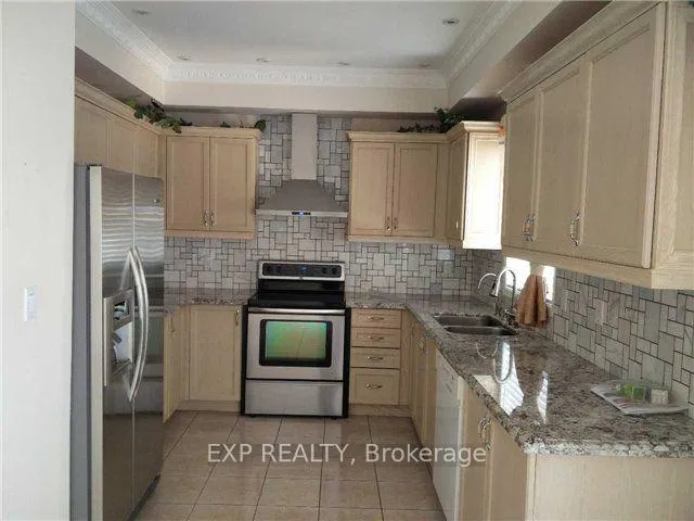 Photo 3 of 108 Hollywood Hill Circle, Vaughan, Vellore Village — HOMEH