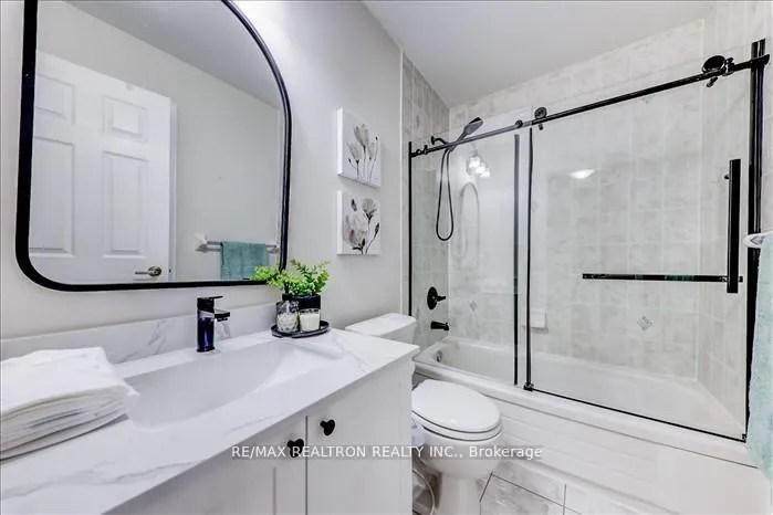 Photo 7 of 76 Gas Lamp Lane, Markham, Cornell — HOMEH