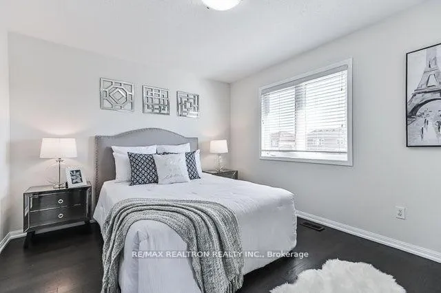 Photo 11 of 76 Gas Lamp Lane, Markham, Cornell — HOMEH