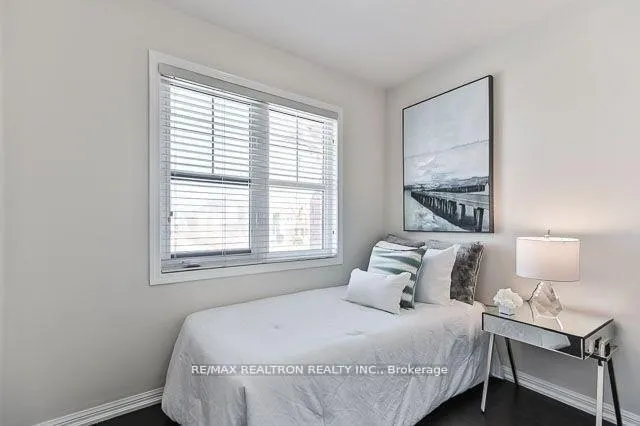 Photo 13 of 76 Gas Lamp Lane, Markham, Cornell — HOMEH