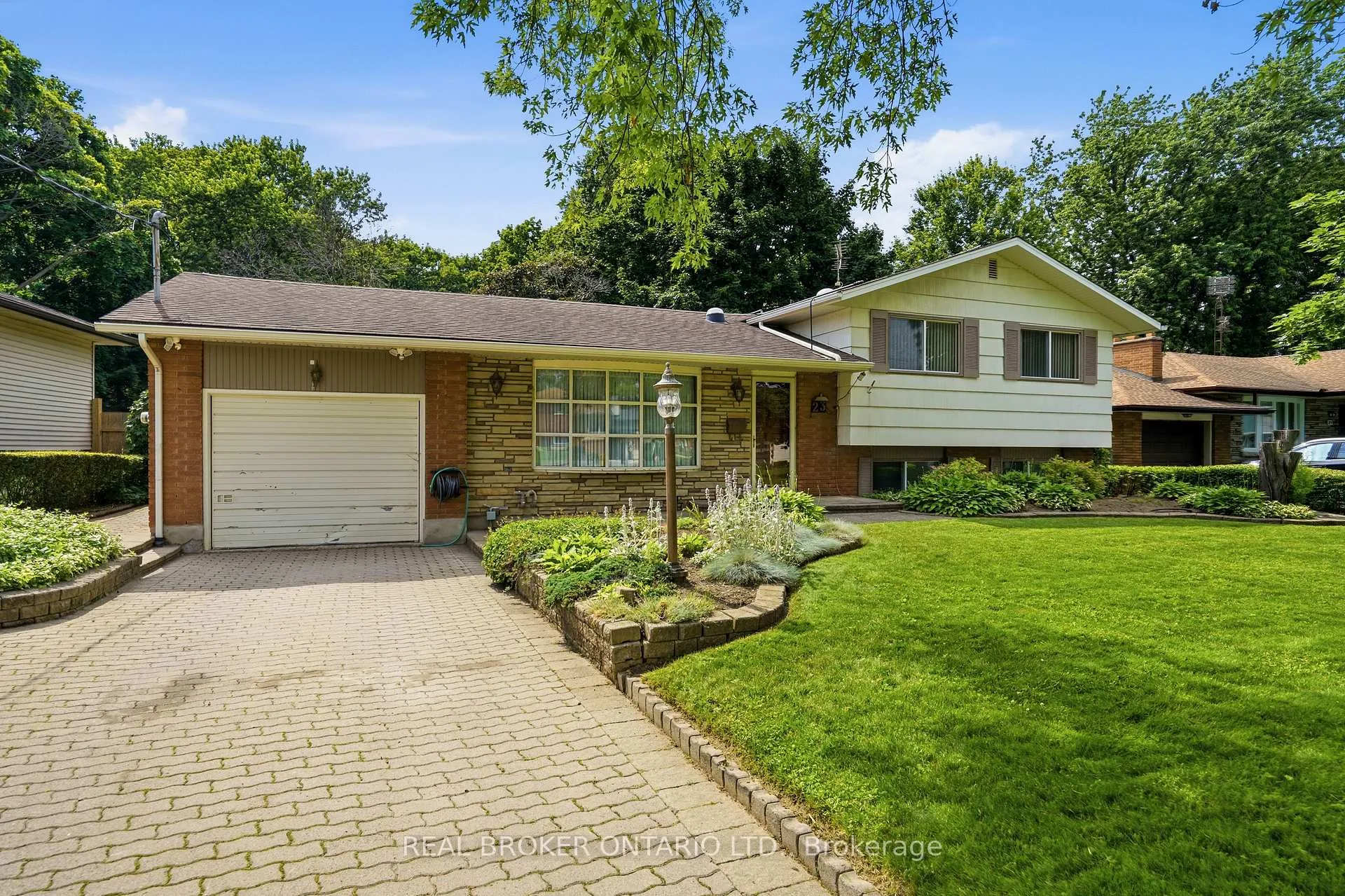 Photo 2 of 23 Kings Grant Road, St. Catharines, Lakeshore — HOMEH
