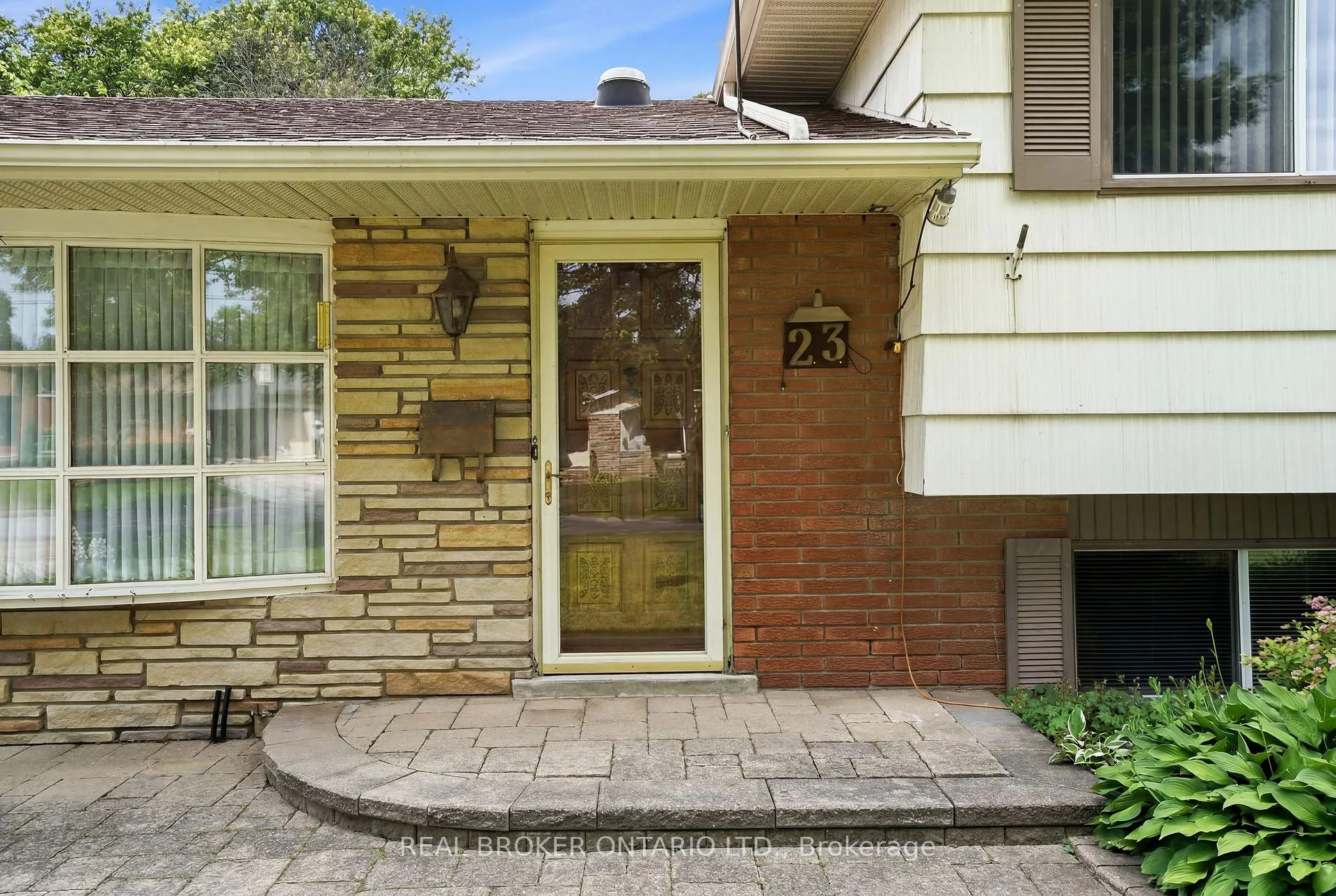 Photo 4 of 23 Kings Grant Road, St. Catharines, Lakeshore — HOMEH