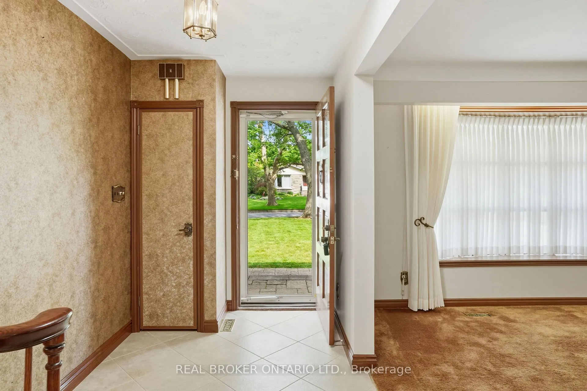 Photo 5 of 23 Kings Grant Road, St. Catharines, Lakeshore — HOMEH