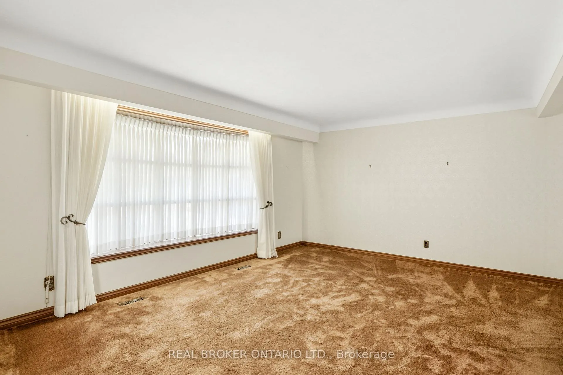 Photo 6 of 23 Kings Grant Road, St. Catharines, Lakeshore — HOMEH