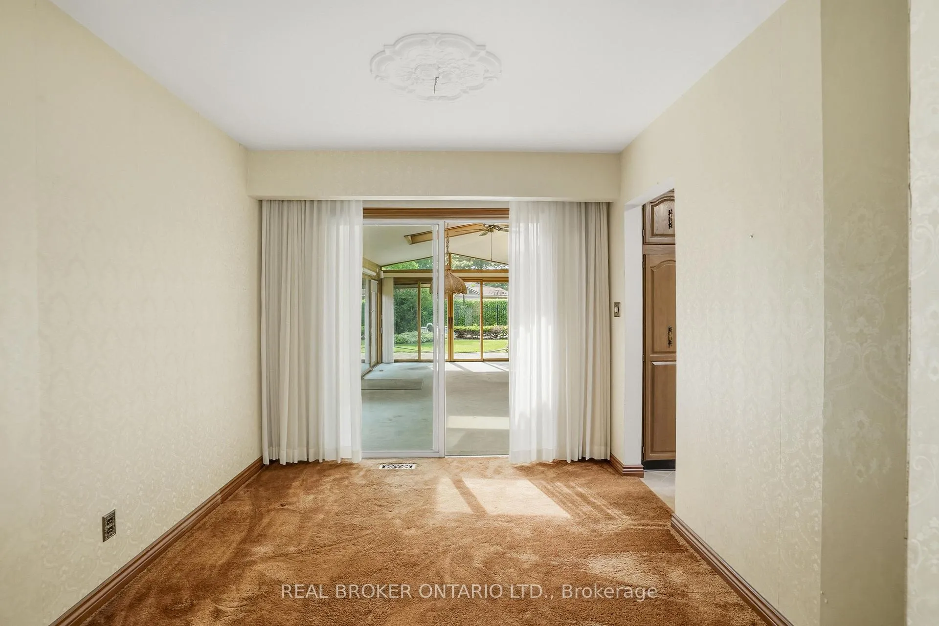 Photo 7 of 23 Kings Grant Road, St. Catharines, Lakeshore — HOMEH