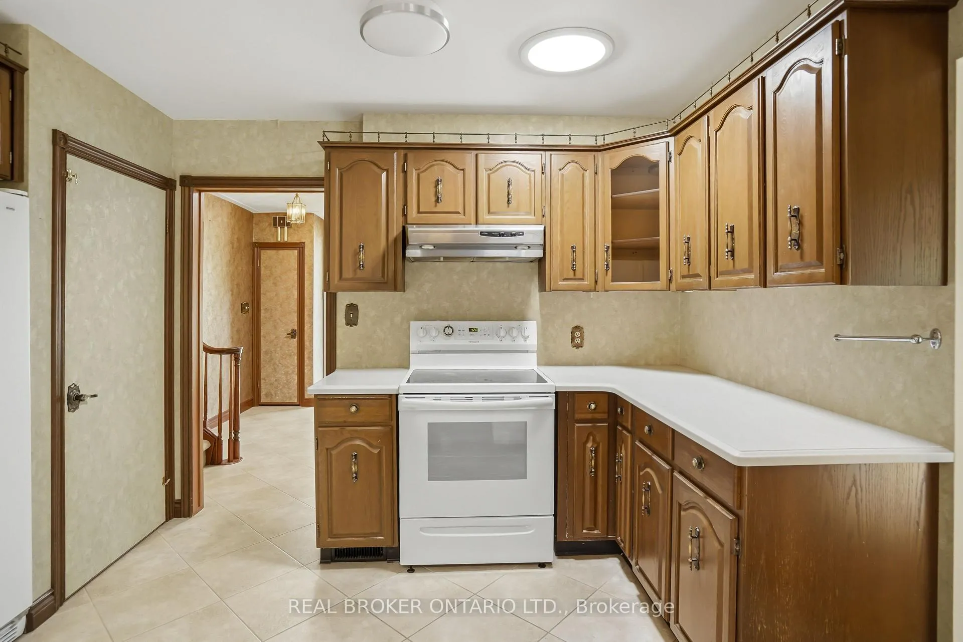 Photo 10 of 23 Kings Grant Road, St. Catharines, Lakeshore — HOMEH