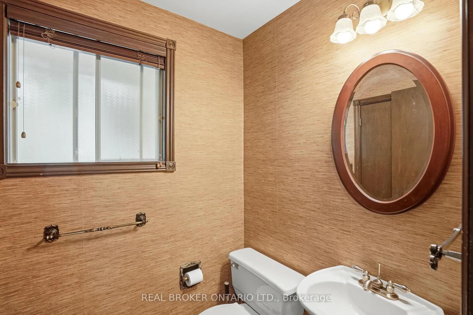 Photo 12 of 23 Kings Grant Road, St. Catharines, Lakeshore — HOMEH