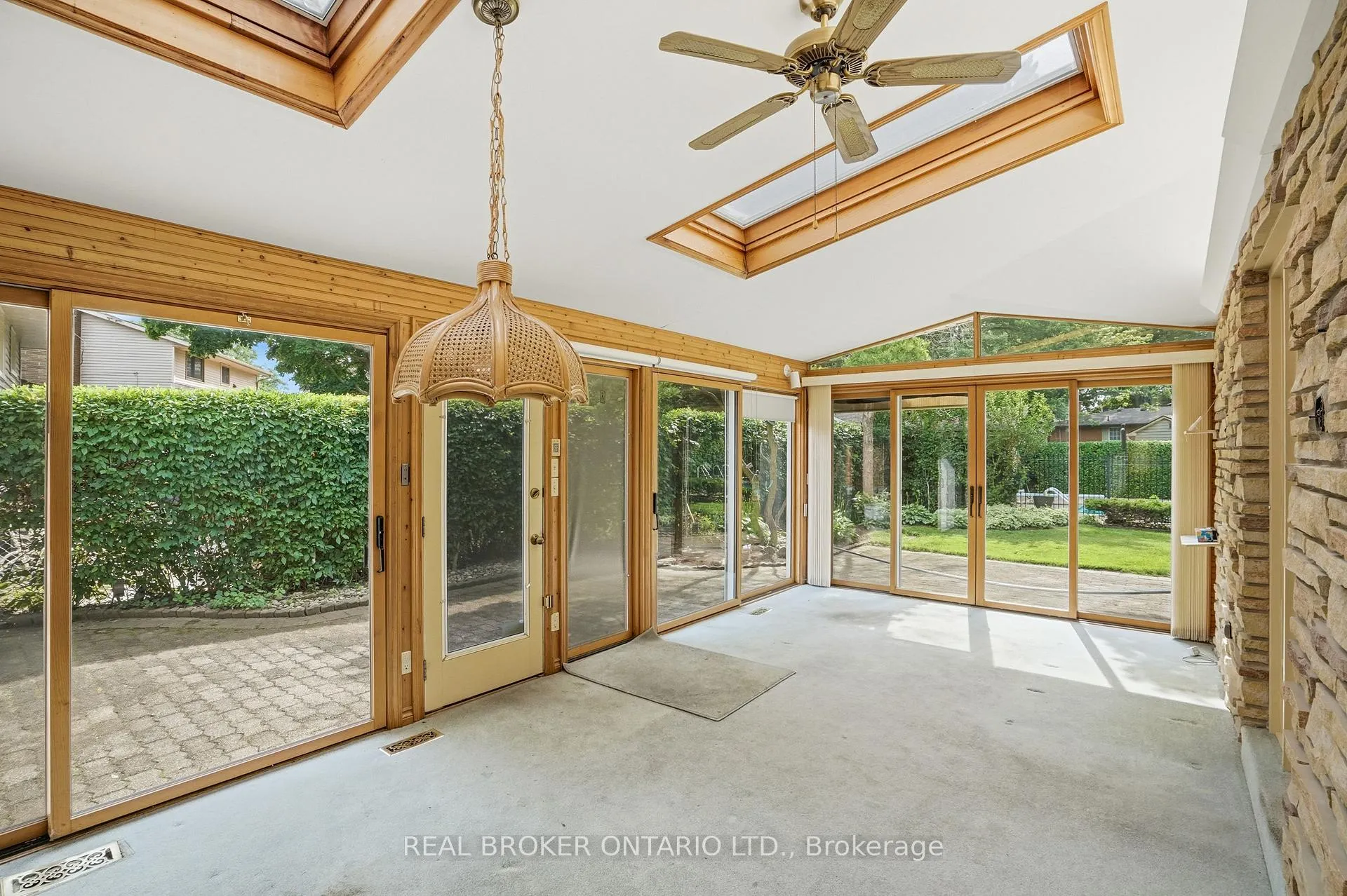 Photo 14 of 23 Kings Grant Road, St. Catharines, Lakeshore — HOMEH
