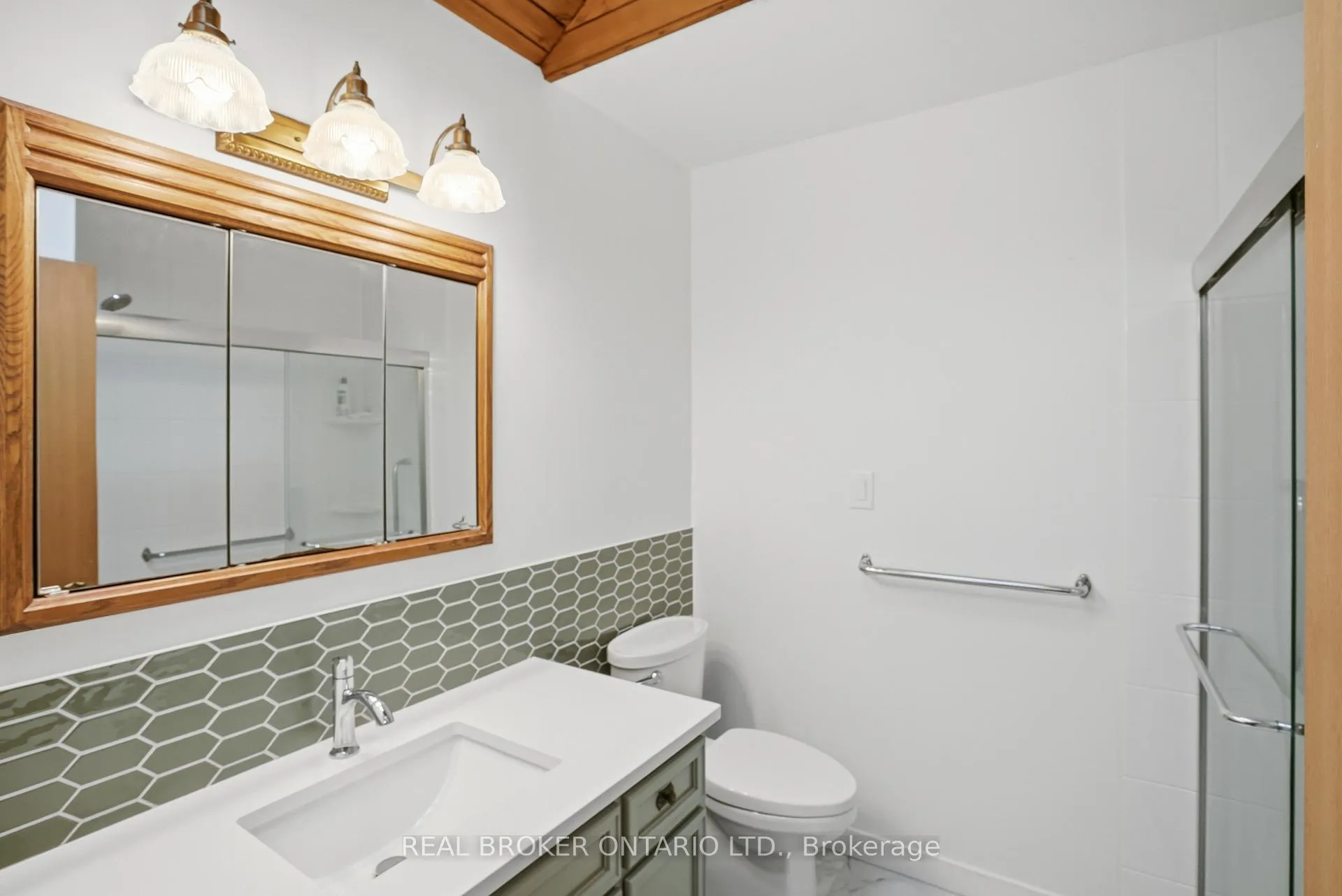 Photo 17 of 23 Kings Grant Road, St. Catharines, Lakeshore — HOMEH