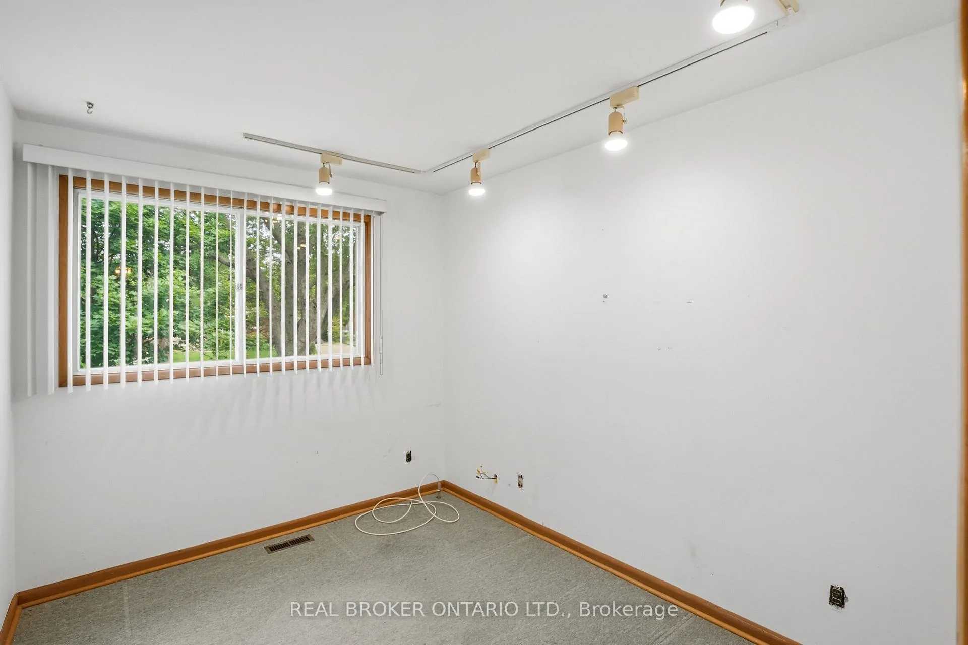 Photo 18 of 23 Kings Grant Road, St. Catharines, Lakeshore — HOMEH