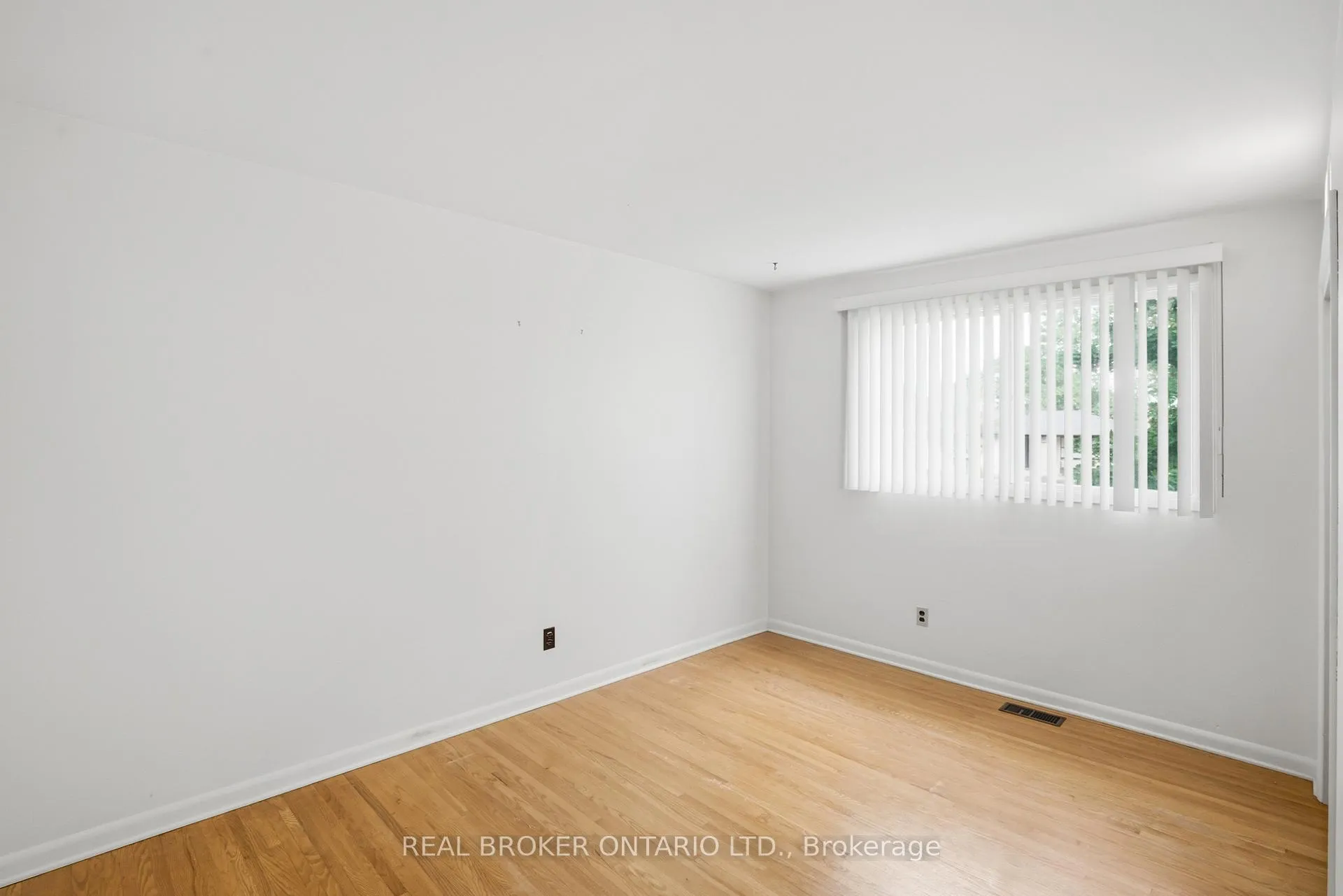 Photo 19 of 23 Kings Grant Road, St. Catharines, Lakeshore — HOMEH