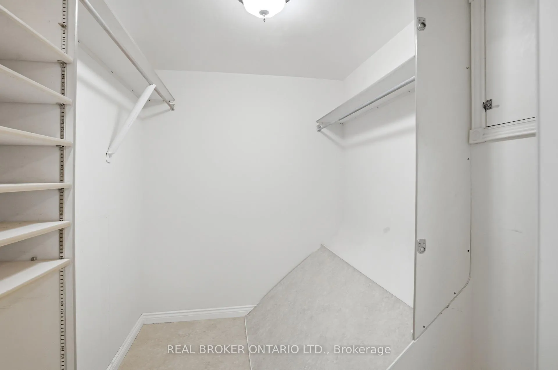 Photo 21 of 23 Kings Grant Road, St. Catharines, Lakeshore — HOMEH