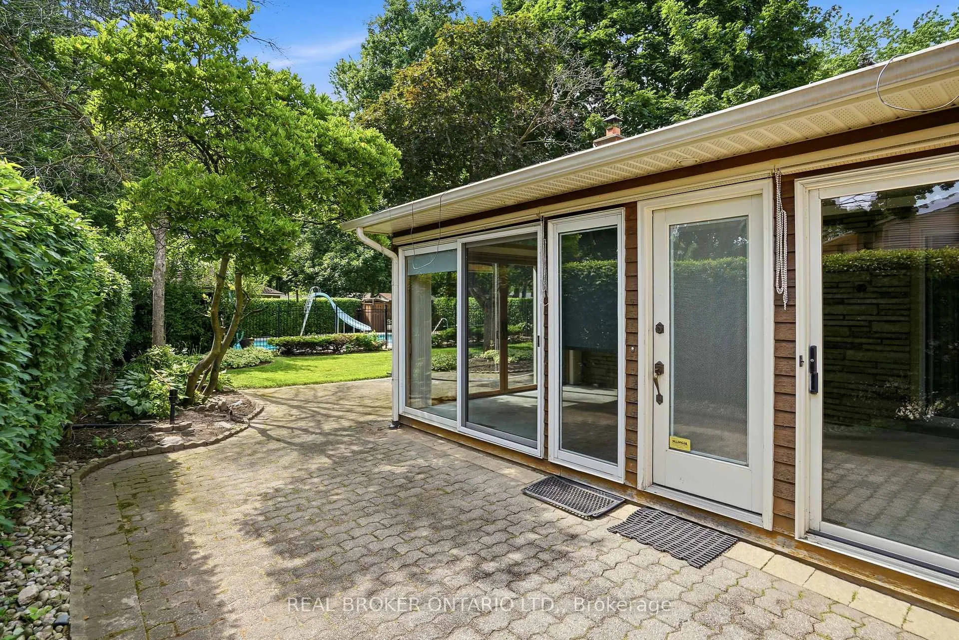 Photo 32 of 23 Kings Grant Road, St. Catharines, Lakeshore — HOMEH
