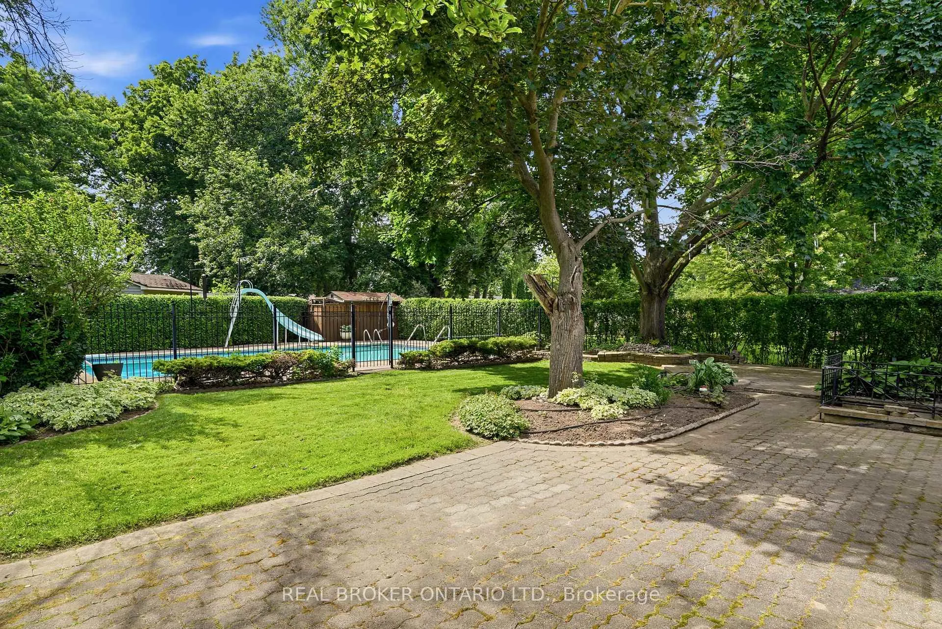 Photo 34 of 23 Kings Grant Road, St. Catharines, Lakeshore — HOMEH
