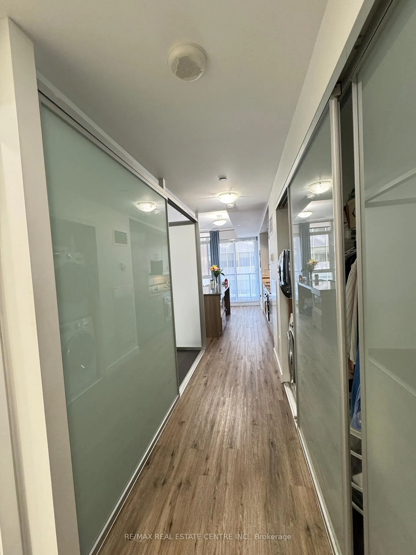 Photo 4 of Unit 805, 426 University Avenue, Toronto, Kensington-Chinatown — HOMEH