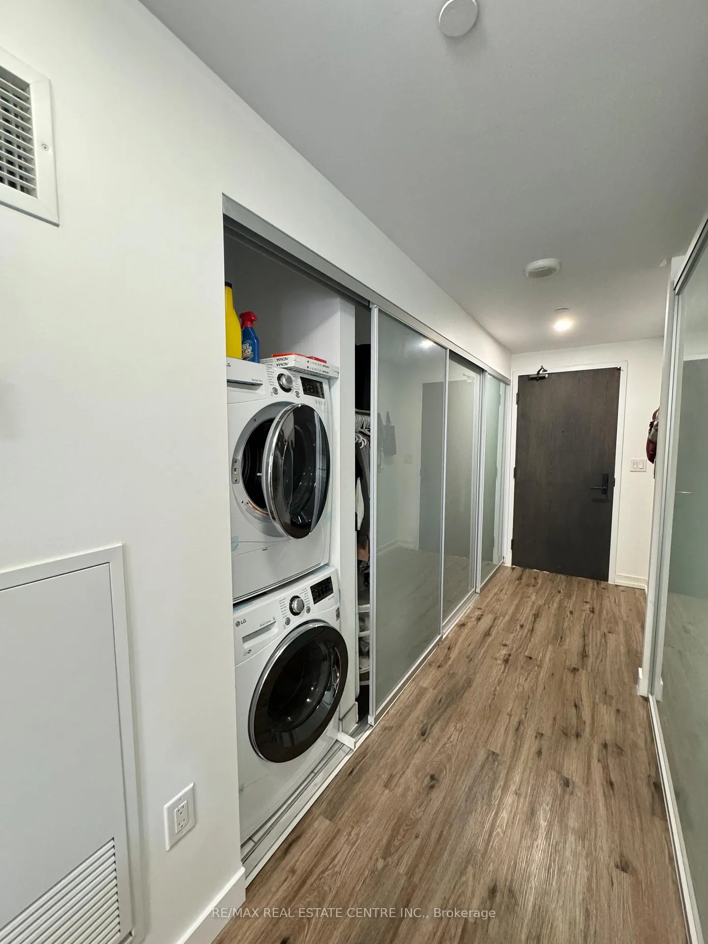 Photo 5 of Unit 805, 426 University Avenue, Toronto, Kensington-Chinatown — HOMEH