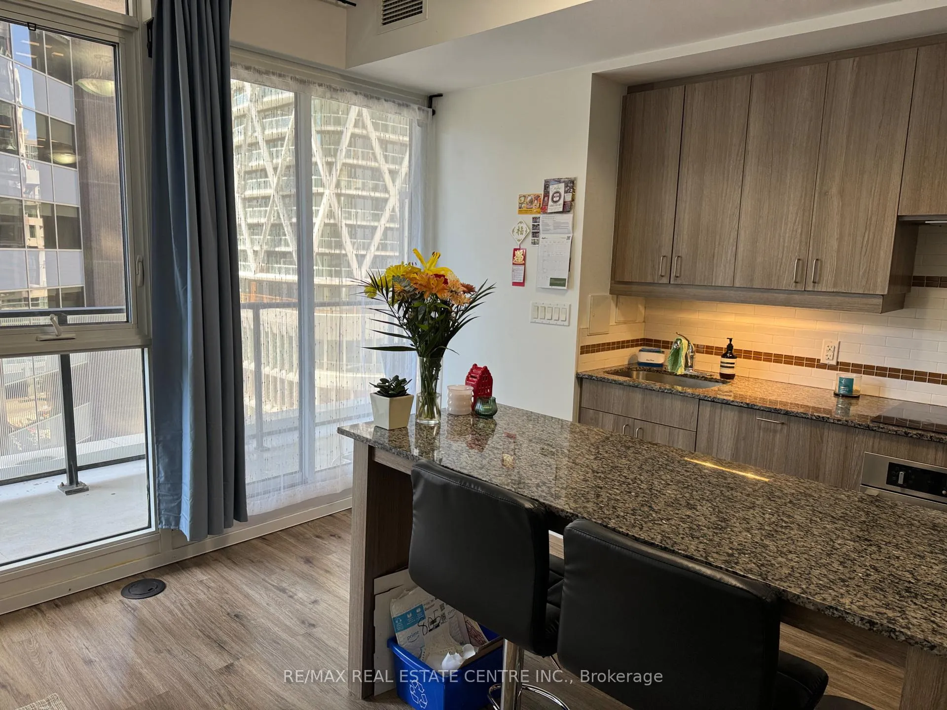 Photo 7 of Unit 805, 426 University Avenue, Toronto, Kensington-Chinatown — HOMEH