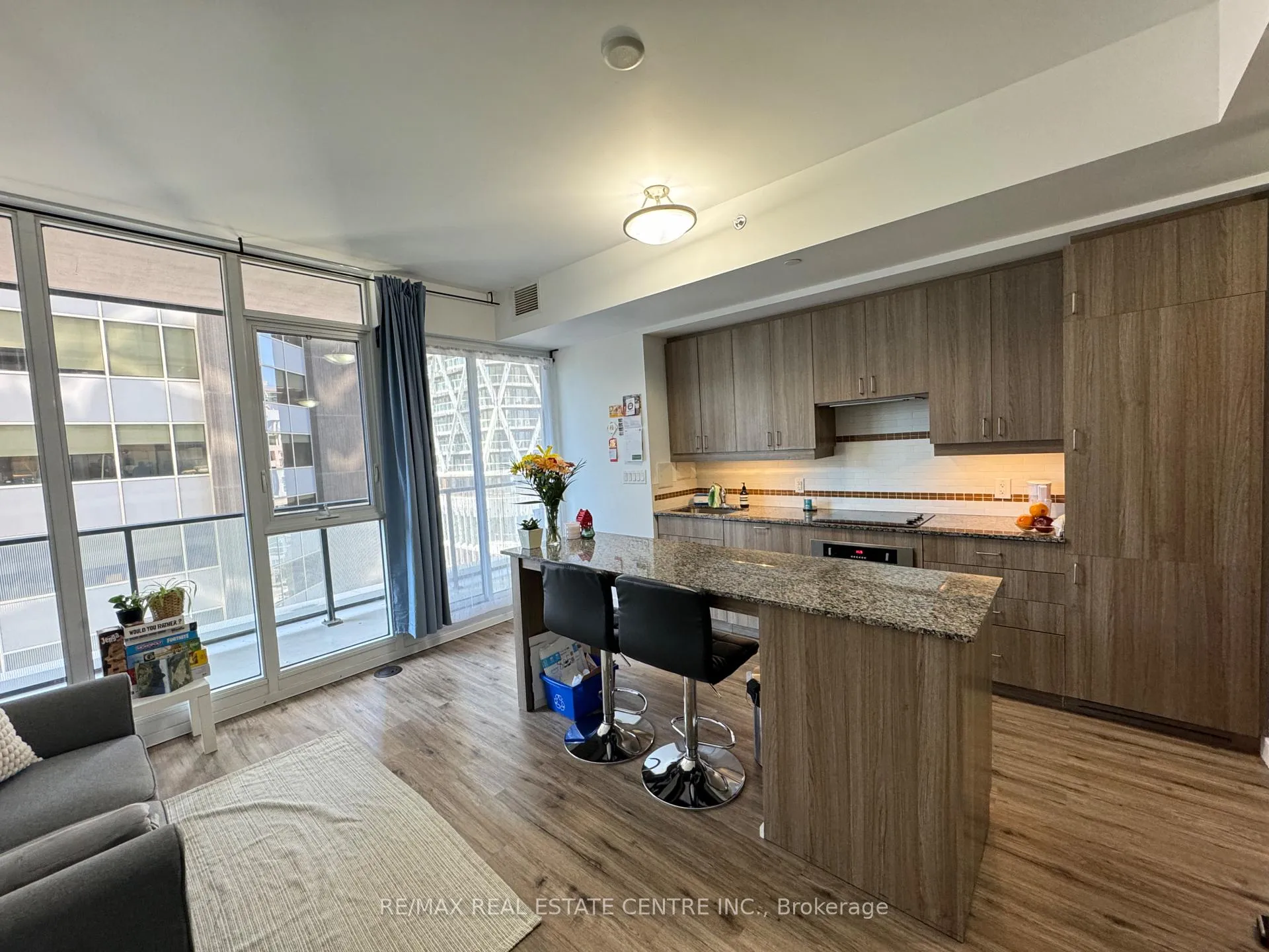 Photo 8 of Unit 805, 426 University Avenue, Toronto, Kensington-Chinatown — HOMEH