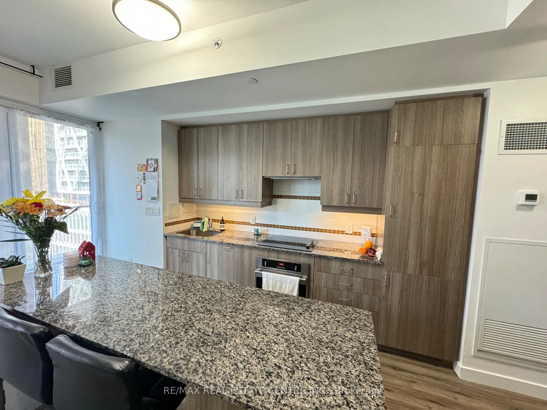Photo 12 of Unit 805, 426 University Avenue, Toronto, Kensington-Chinatown — HOMEH